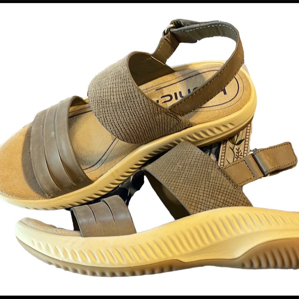 Bionica NWT Taupe Leather Comfort Walking Sandals Size 6